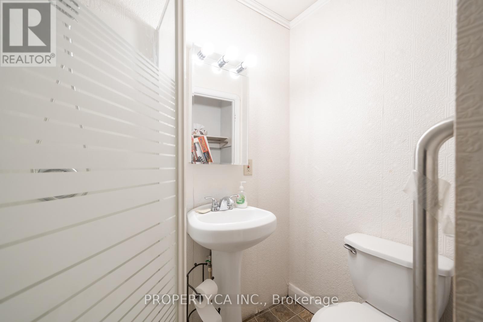1622 Alexandra Boulevard, Mississauga, Ontario  L5E 2B7 - Photo 14 - W12337528