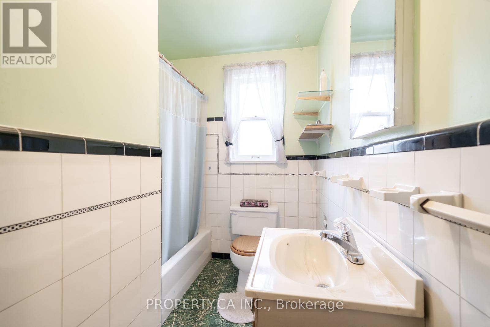 1622 Alexandra Boulevard, Mississauga, Ontario  L5E 2B7 - Photo 23 - W12337528
