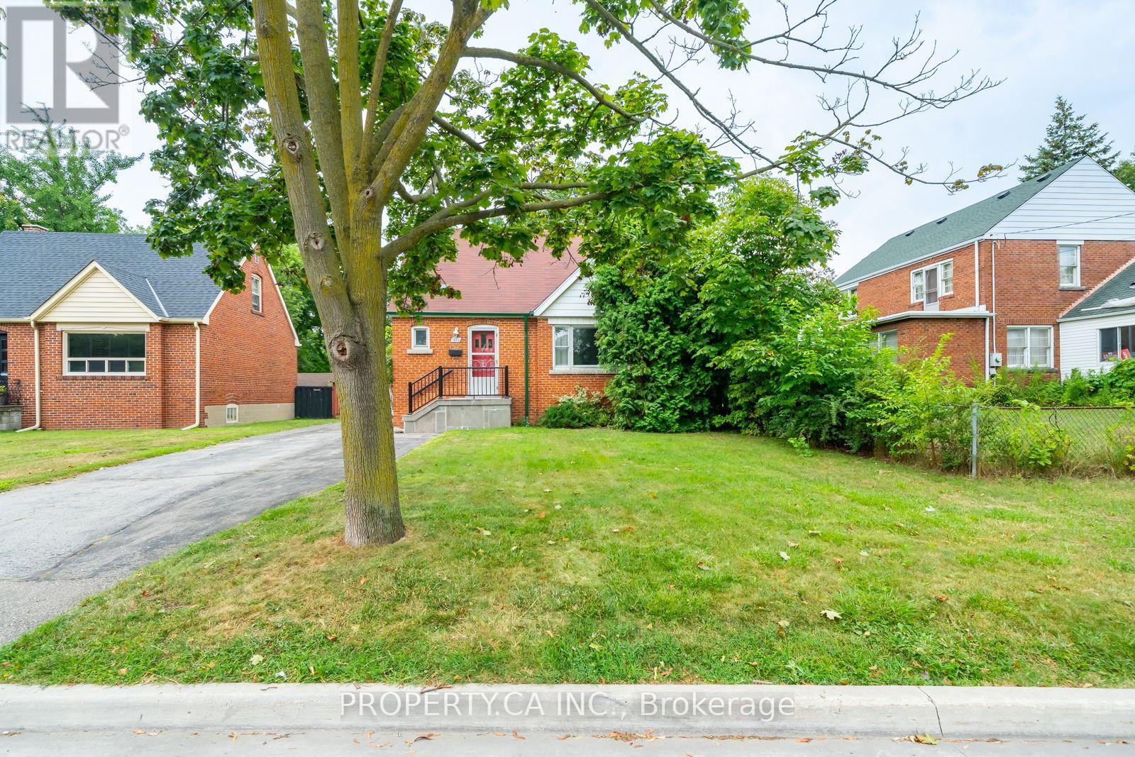 1622 Alexandra Boulevard, Mississauga, Ontario  L5E 2B7 - Photo 37 - W12337528