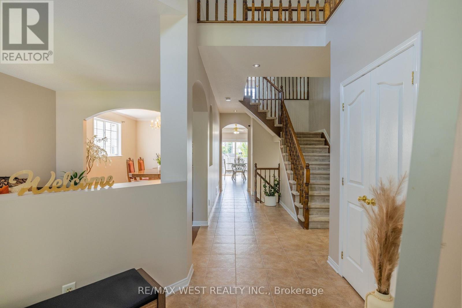Property at 214 CASTLEGARTH CRESCENT image 3