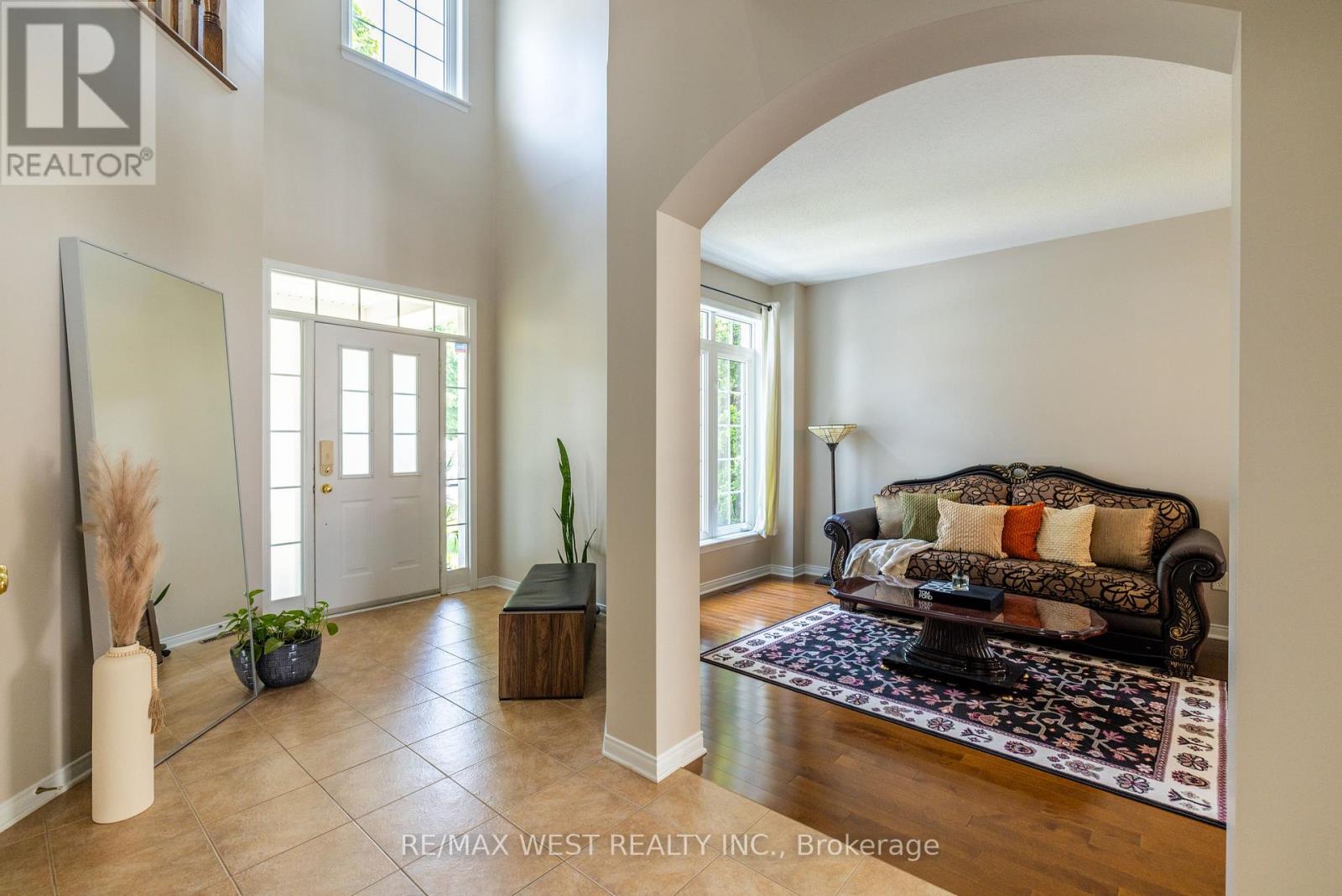 Property at 214 CASTLEGARTH CRESCENT image 4