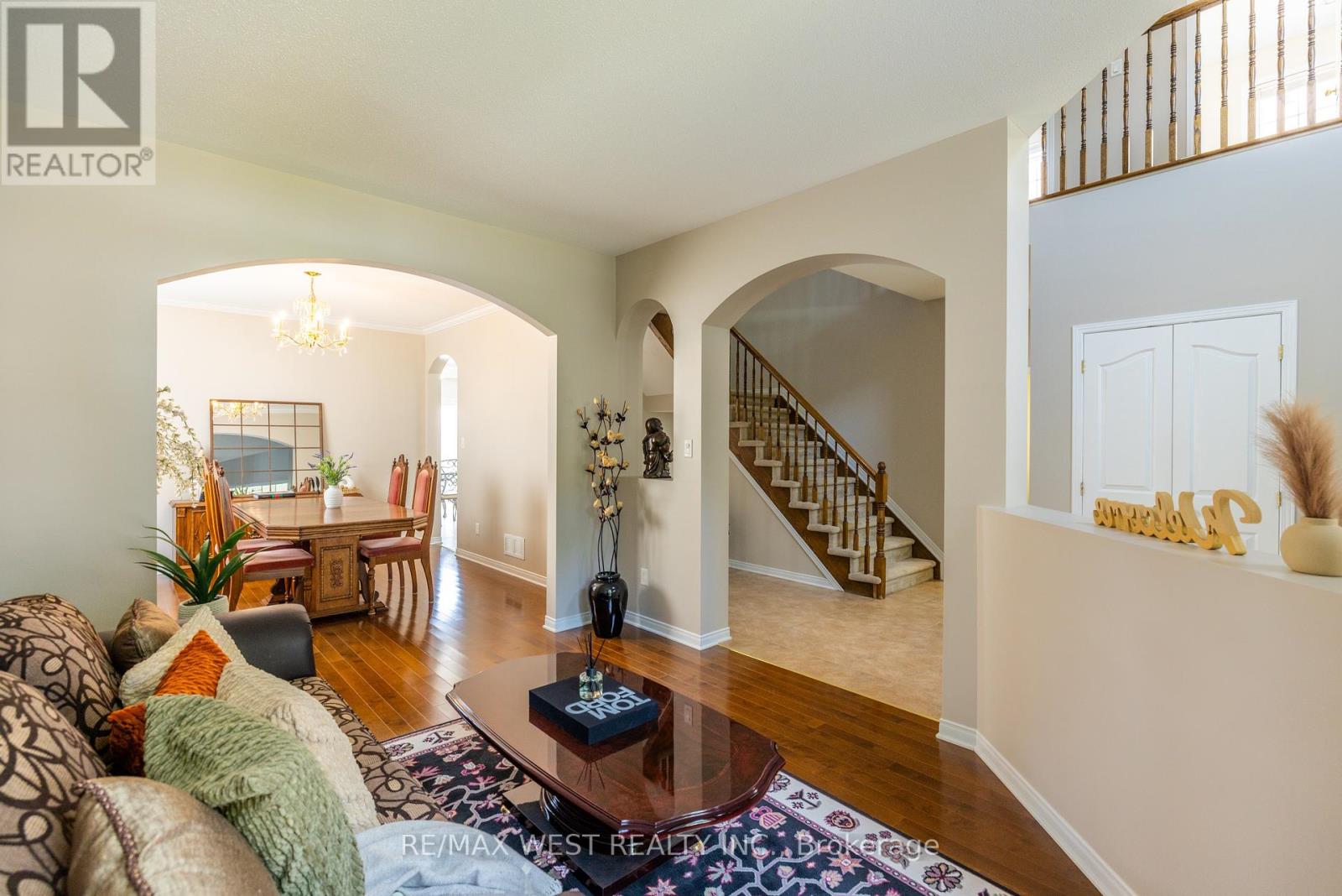 Property at 214 CASTLEGARTH CRESCENT image 5