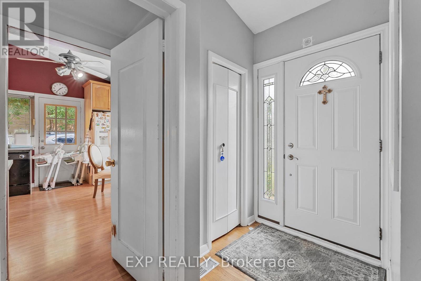 611 Pinegrove Road, Oakville (Wo West), Ontario  L6K 2C5 - Photo 7 - W12329804