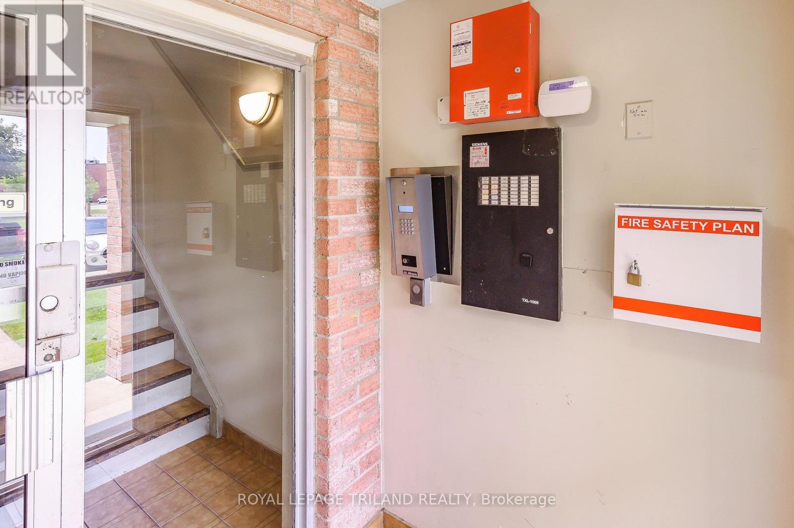 68 - 1096 Jalna Boulevard, London South, Ontario  N6E 2S2 - Photo 2 - X12337780