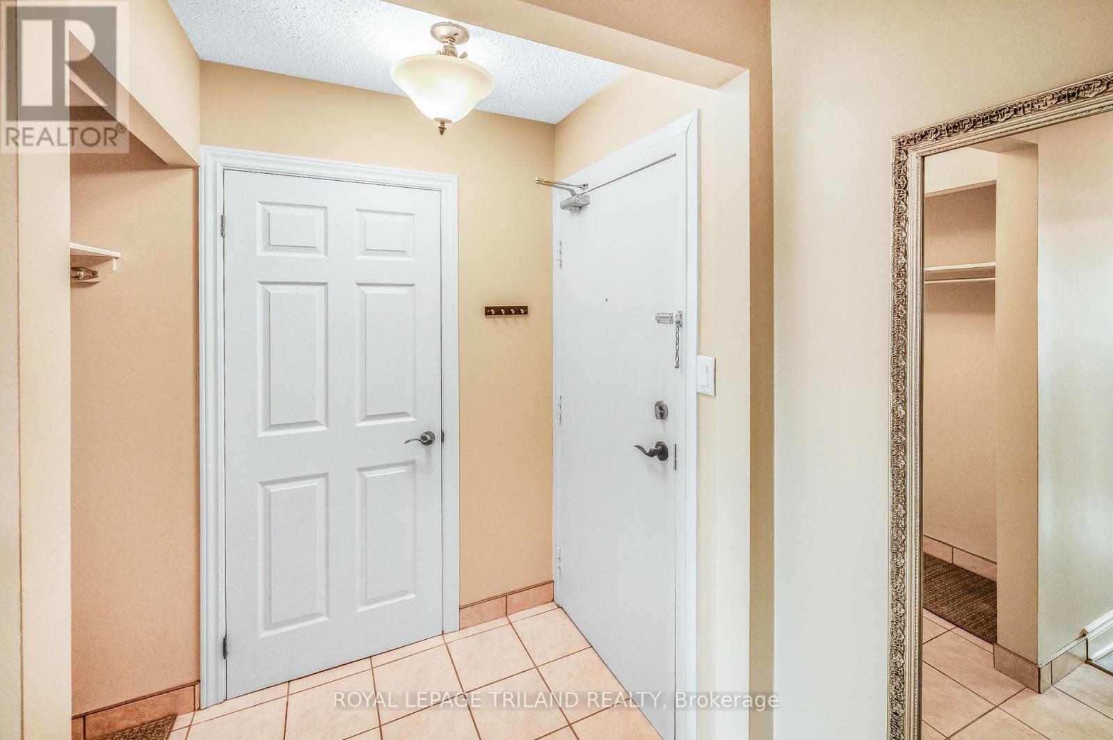 68 - 1096 Jalna Boulevard, London South, Ontario  N6E 2S2 - Photo 4 - X12337780