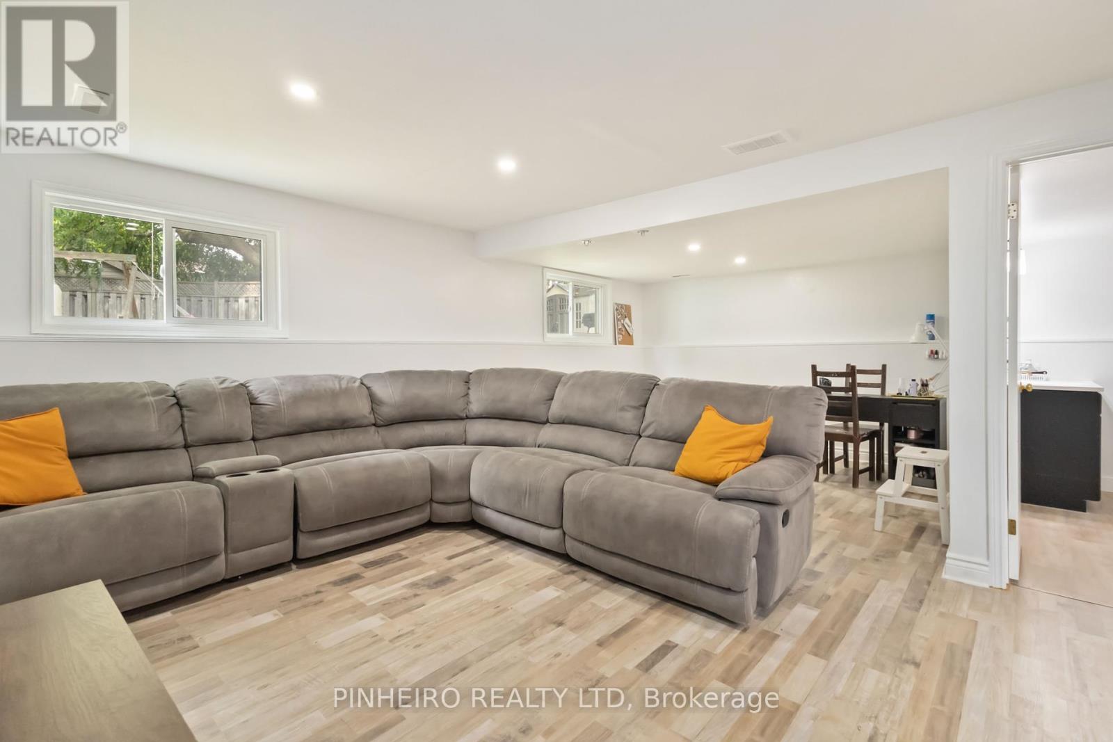 195 Portsmouth Crescent E, London East, Ontario  N5V 4C8 - Photo 18 - X12337789