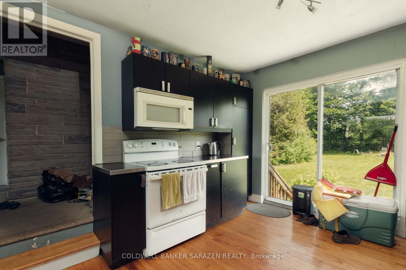 2013 Prince Of Wales Drive, Ottawa, Ontario  K2C 3J7 - Photo 4 - X12337724
