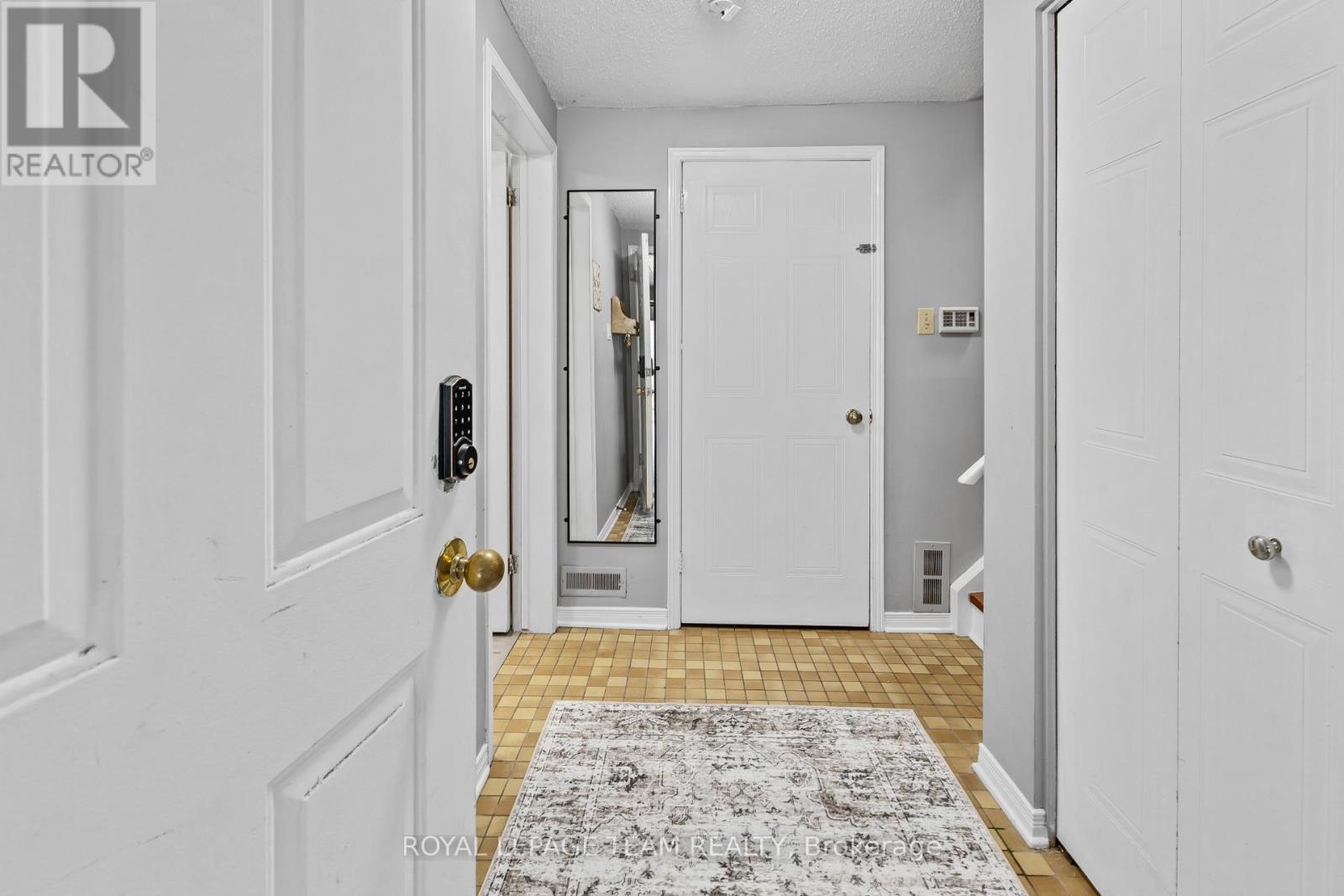 1120 Chimney Hill Way, Ottawa, Ontario  K1J 8Z6 - Photo 25 - X12337746