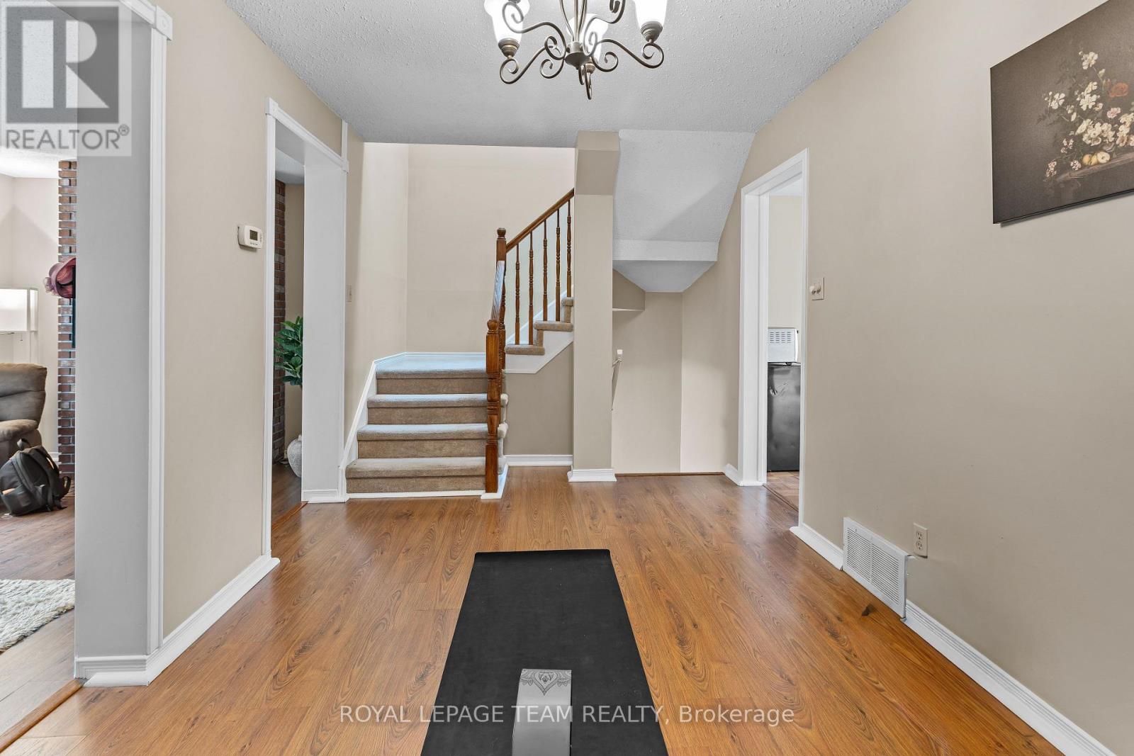 1120 Chimney Hill Way, Ottawa, Ontario  K1J 8Z6 - Photo 9 - X12337746