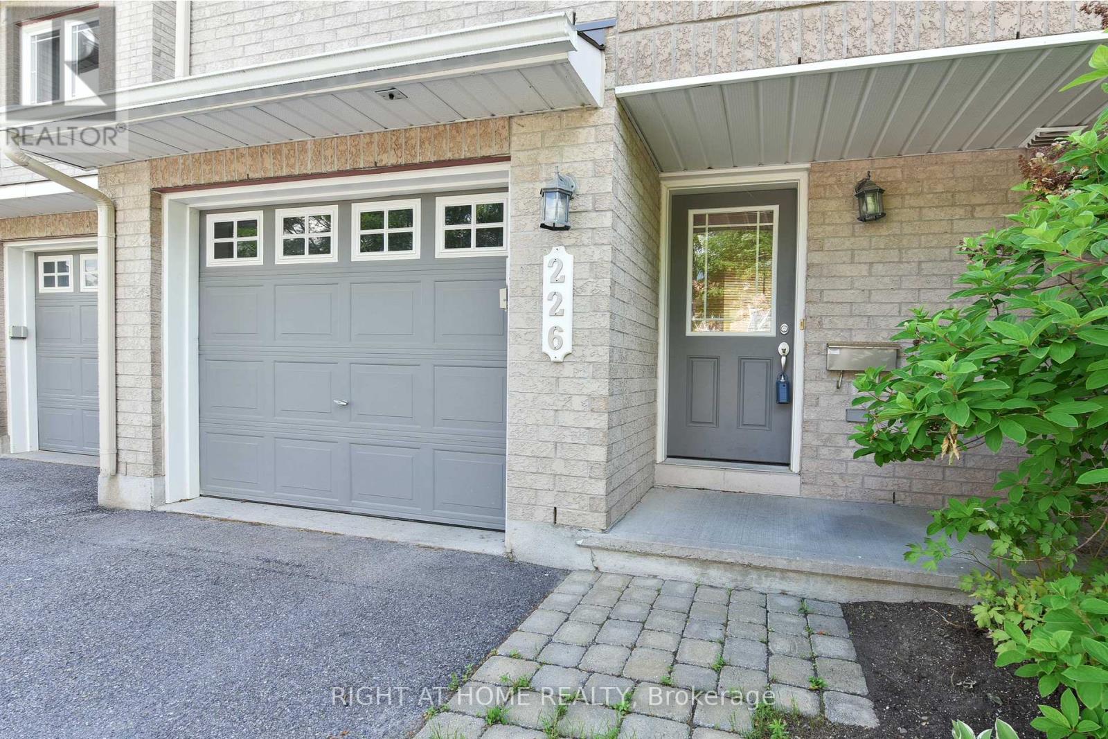 226 Hunterbrook Street, Ottawa, Ontario  K2K 0E5 - Photo 2 - X12337828