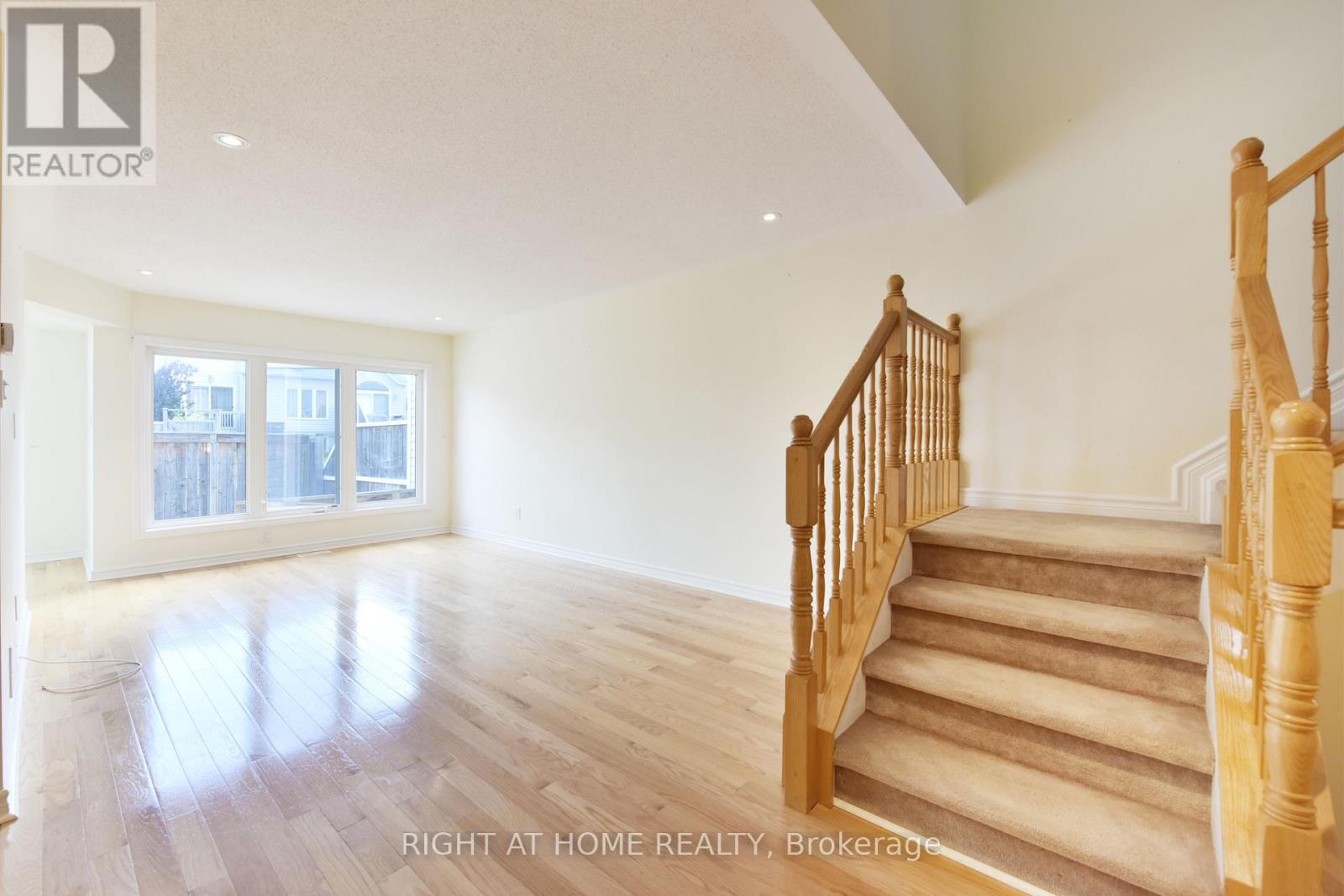 226 Hunterbrook Street, Ottawa, Ontario  K2K 0E5 - Photo 6 - X12337828