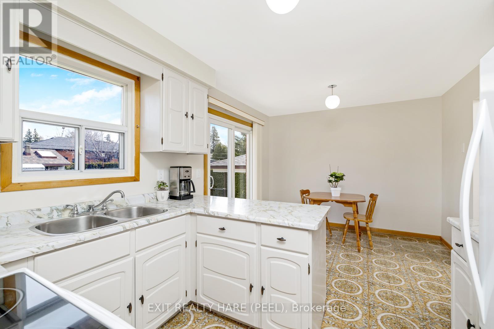 7 Meadowland Gate, Brampton, Ontario  L6W 3N8 - Photo 19 - W12319705