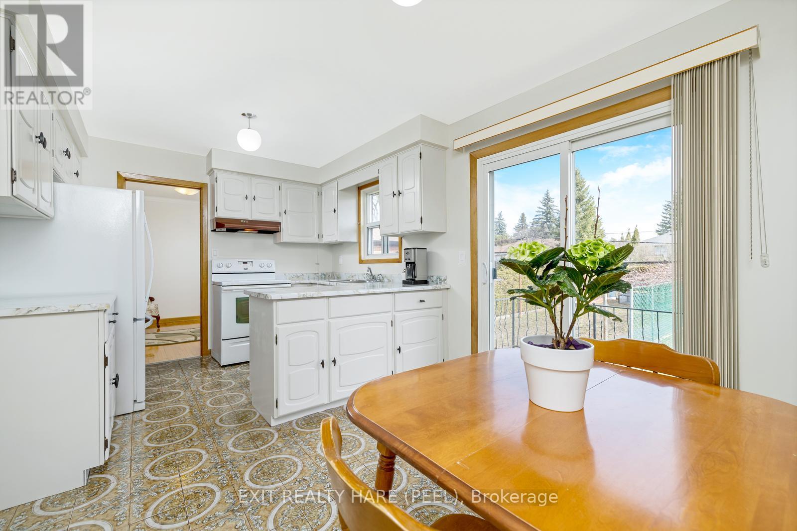 7 Meadowland Gate, Brampton, Ontario  L6W 3N8 - Photo 21 - W12319705