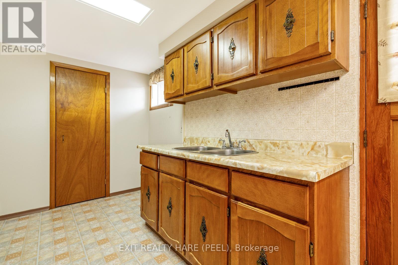 7 Meadowland Gate, Brampton, Ontario  L6W 3N8 - Photo 38 - W12319705