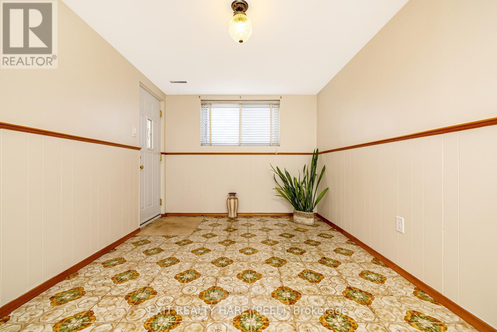 7 Meadowland Gate, Brampton, Ontario  L6W 3N8 - Photo 31 - W12319705