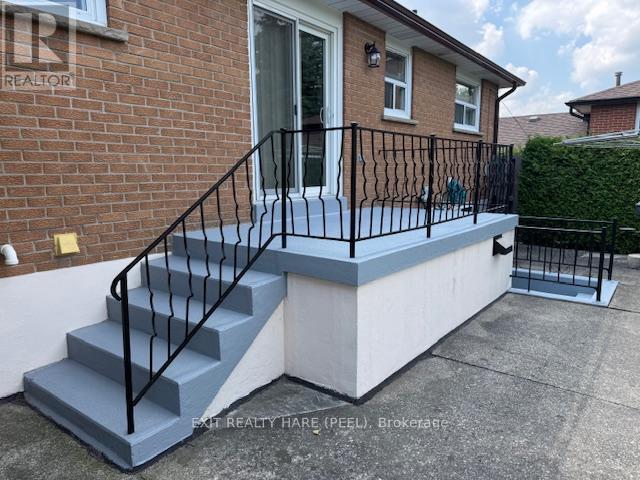 7 Meadowland Gate, Brampton, Ontario  L6W 3N8 - Photo 47 - W12319705