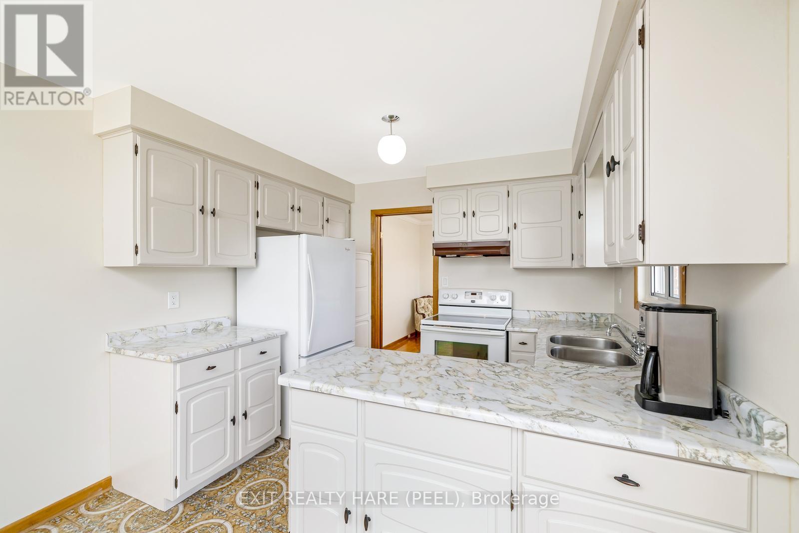 7 Meadowland Gate, Brampton, Ontario  L6W 3N8 - Photo 17 - W12319705