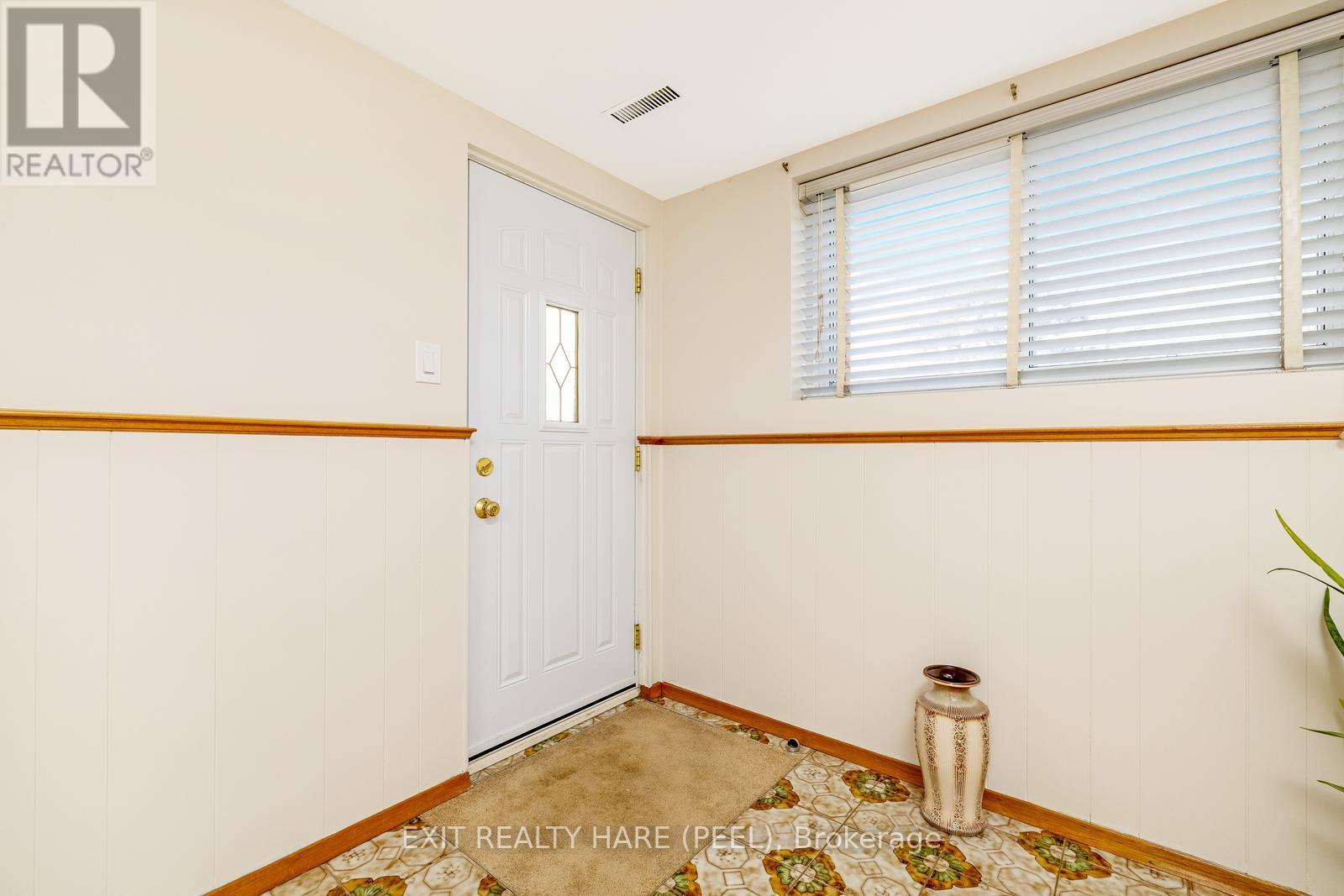 7 Meadowland Gate, Brampton, Ontario  L6W 3N8 - Photo 30 - W12319705