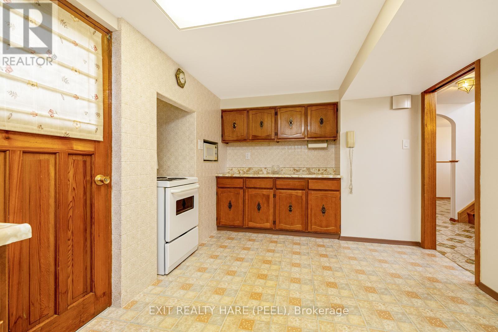 7 Meadowland Gate, Brampton, Ontario  L6W 3N8 - Photo 40 - W12319705