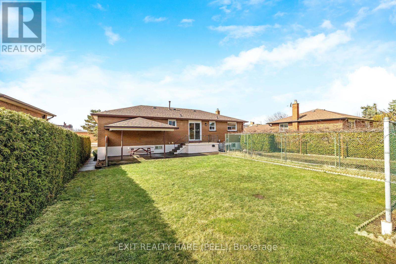 7 Meadowland Gate, Brampton, Ontario  L6W 3N8 - Photo 46 - W12319705
