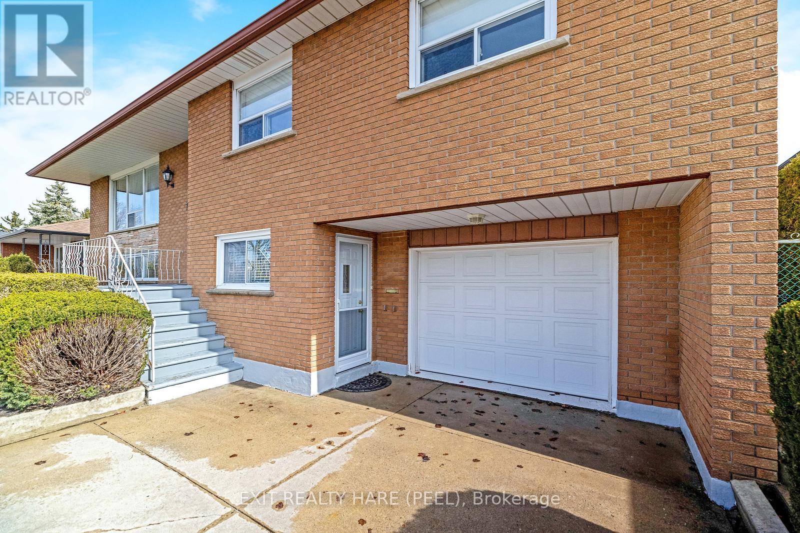 7 Meadowland Gate, Brampton, Ontario  L6W 3N8 - Photo 5 - W12319705