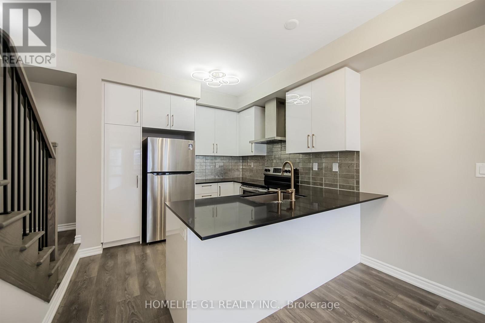 7 Mel Irving Drive, Bradford West Gwillimbury, Ontario  L3Z 4P2 - Photo 13 - N12337689