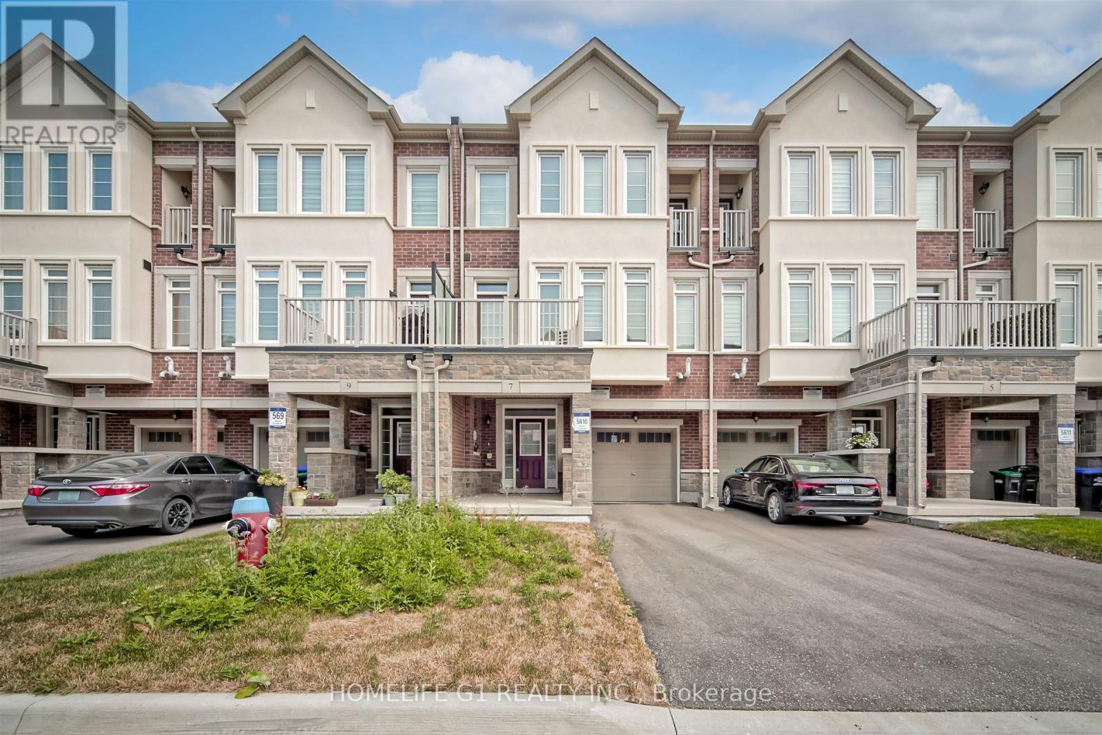 7 Mel Irving Drive, Bradford West Gwillimbury, Ontario  L3Z 4P2 - Photo 2 - N12337689
