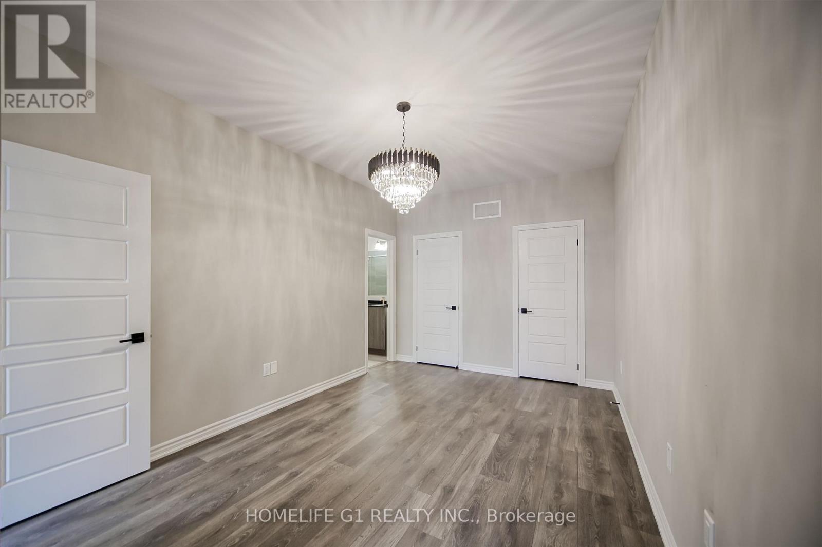 7 Mel Irving Drive, Bradford West Gwillimbury, Ontario  L3Z 4P2 - Photo 24 - N12337689