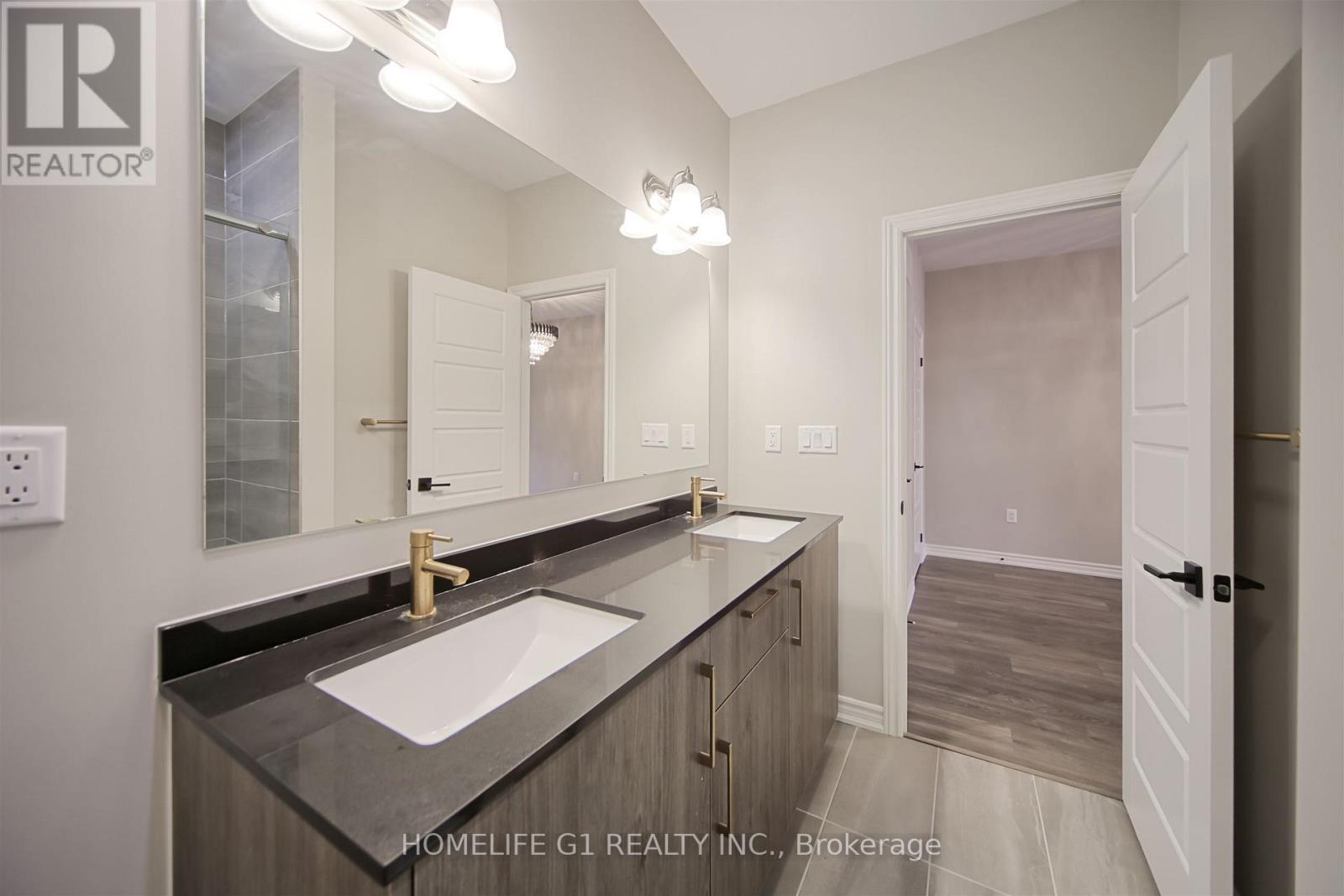 7 Mel Irving Drive, Bradford West Gwillimbury, Ontario  L3Z 4P2 - Photo 28 - N12337689