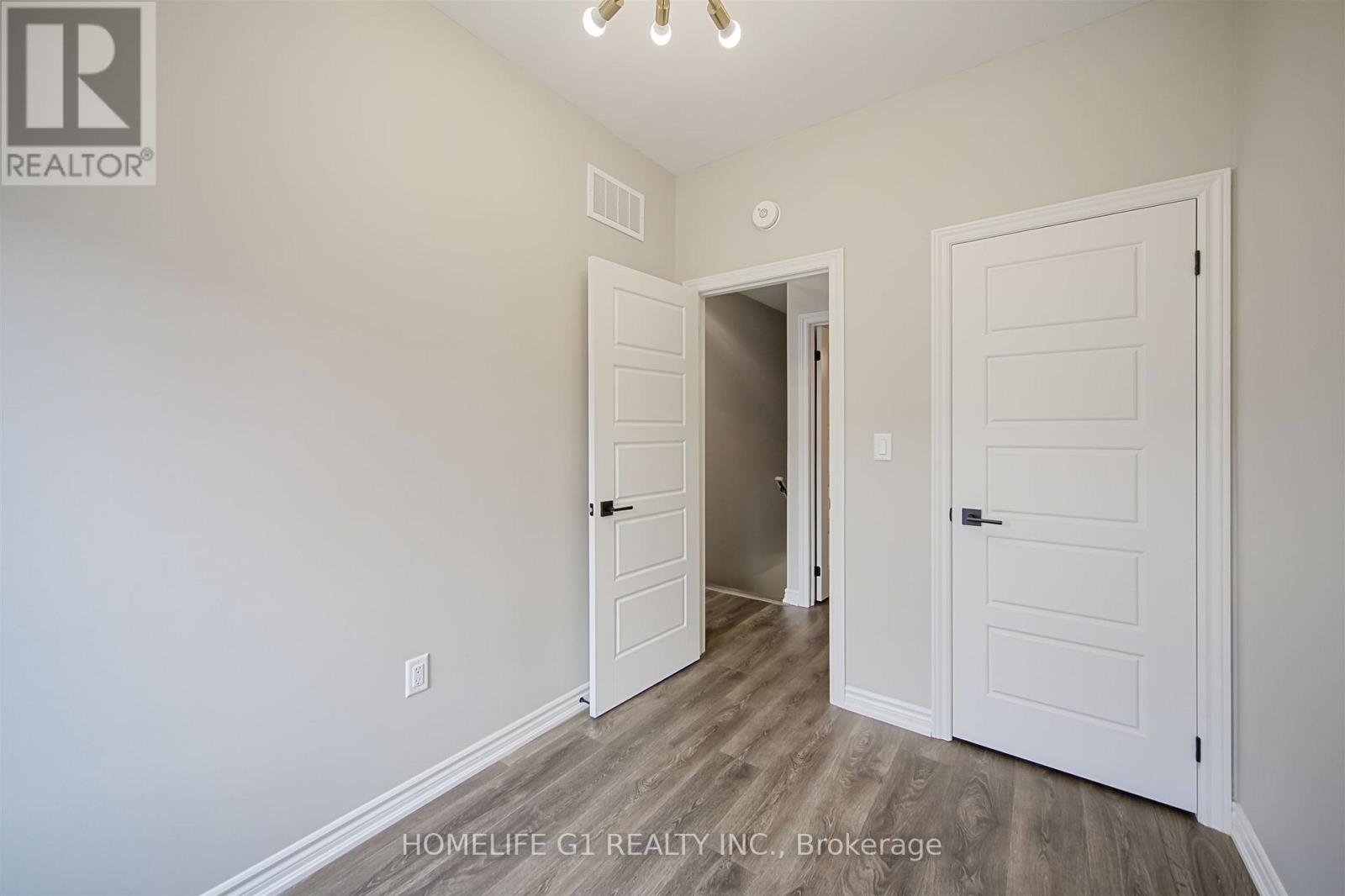 7 Mel Irving Drive, Bradford West Gwillimbury, Ontario  L3Z 4P2 - Photo 32 - N12337689