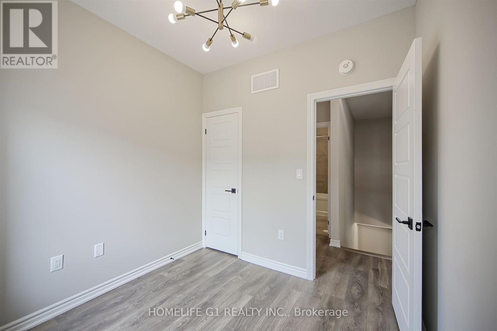 7 Mel Irving Drive, Bradford West Gwillimbury, Ontario  L3Z 4P2 - Photo 33 - N12337689