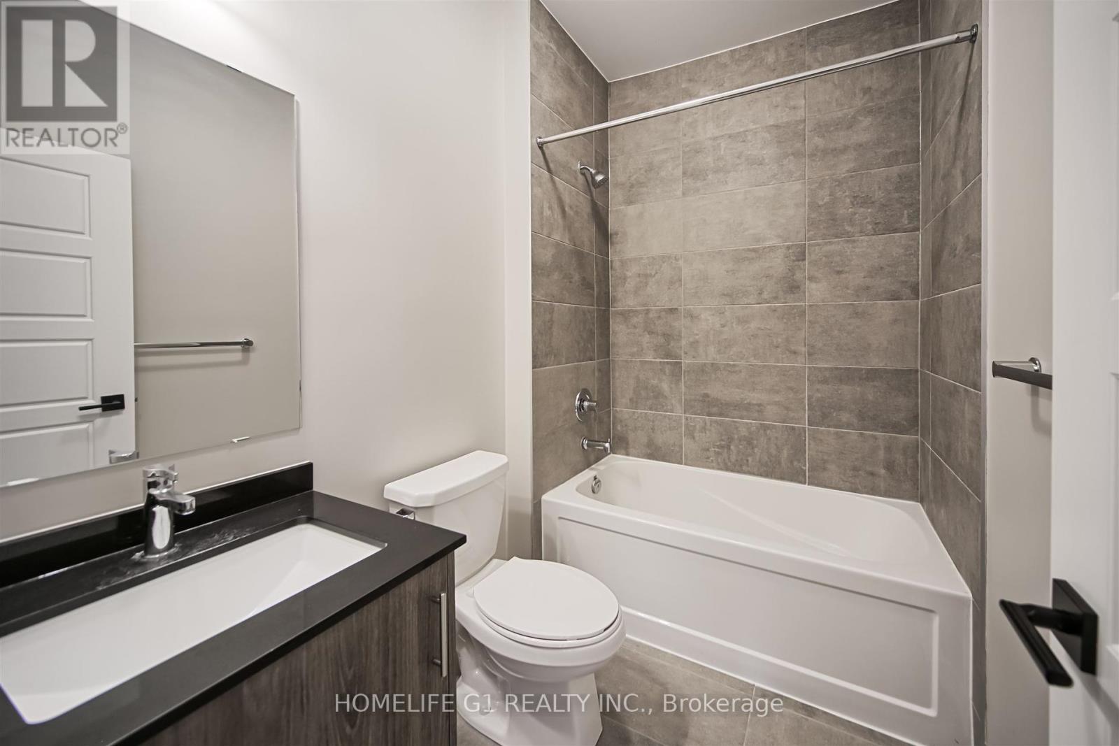 7 Mel Irving Drive, Bradford West Gwillimbury, Ontario  L3Z 4P2 - Photo 36 - N12337689
