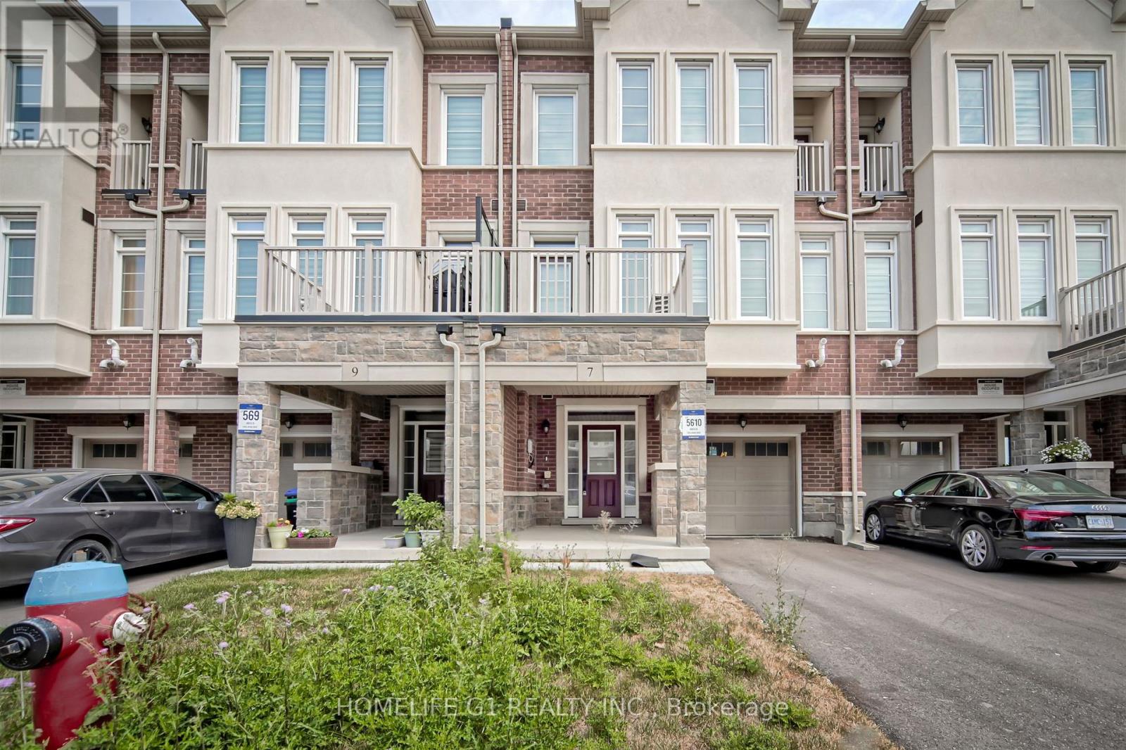 7 Mel Irving Drive, Bradford West Gwillimbury, Ontario  L3Z 4P2 - Photo 4 - N12337689