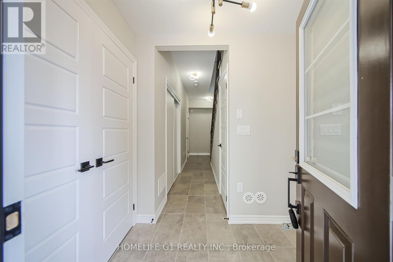 7 Mel Irving Drive, Bradford West Gwillimbury, Ontario  L3Z 4P2 - Photo 5 - N12337689