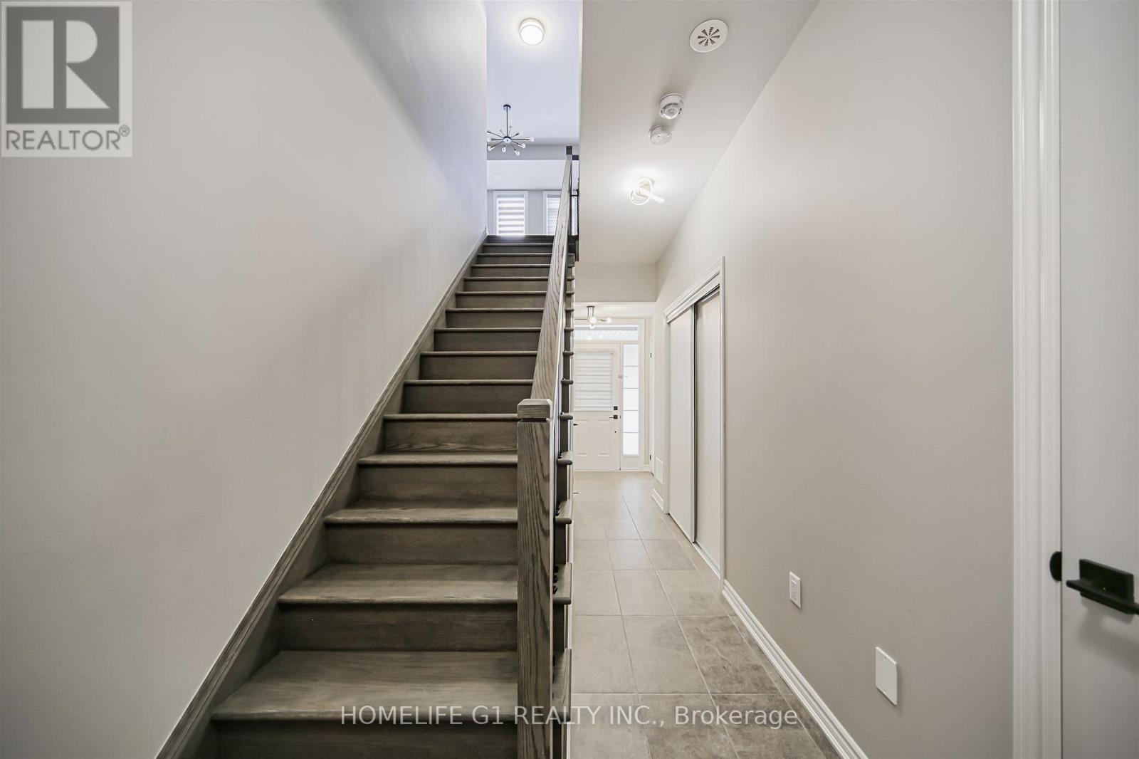 7 Mel Irving Drive, Bradford West Gwillimbury, Ontario  L3Z 4P2 - Photo 7 - N12337689