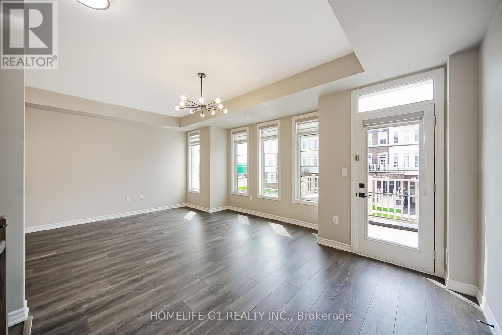 7 Mel Irving Drive, Bradford West Gwillimbury, Ontario  L3Z 4P2 - Photo 8 - N12337689