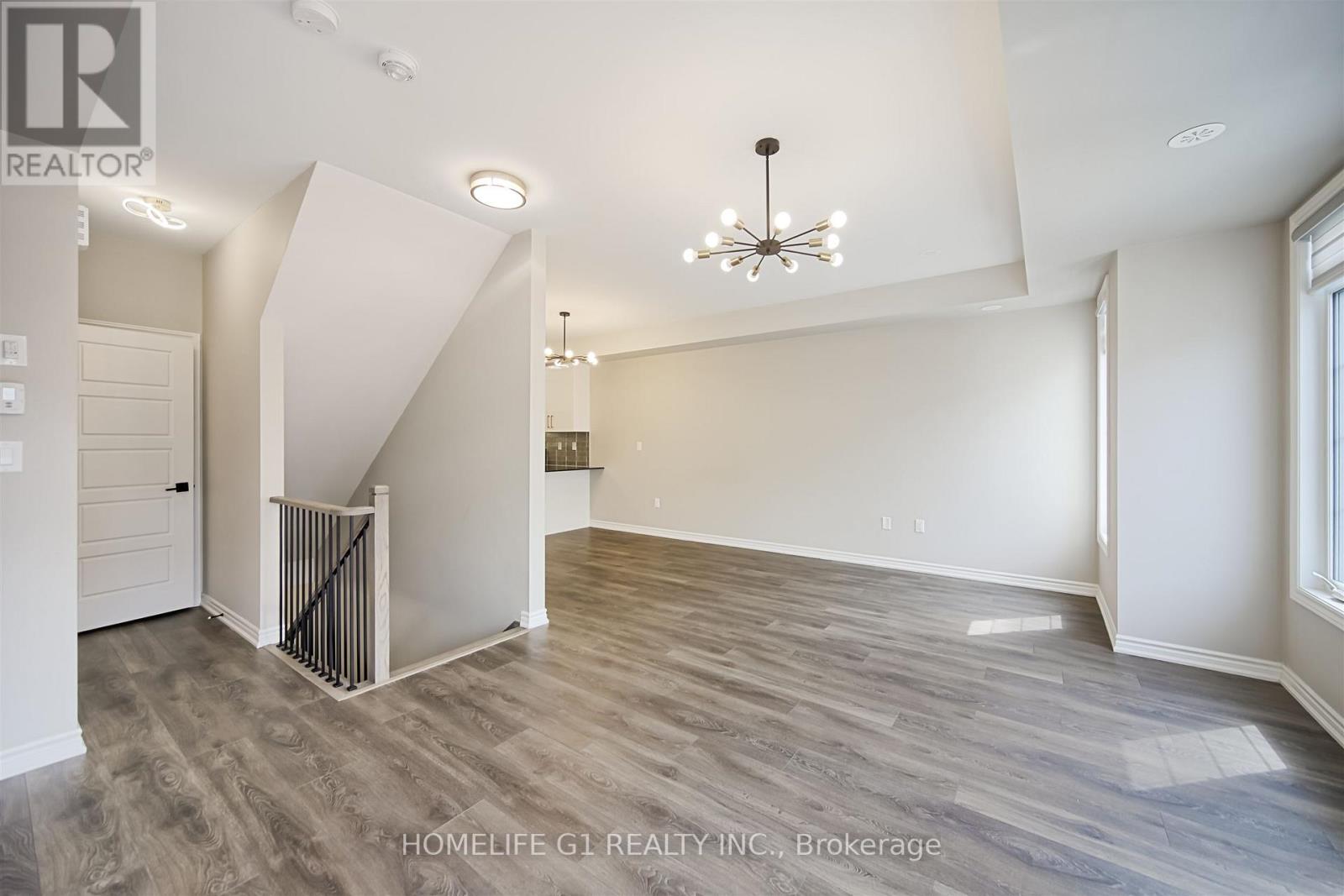7 Mel Irving Drive, Bradford West Gwillimbury, Ontario  L3Z 4P2 - Photo 9 - N12337689