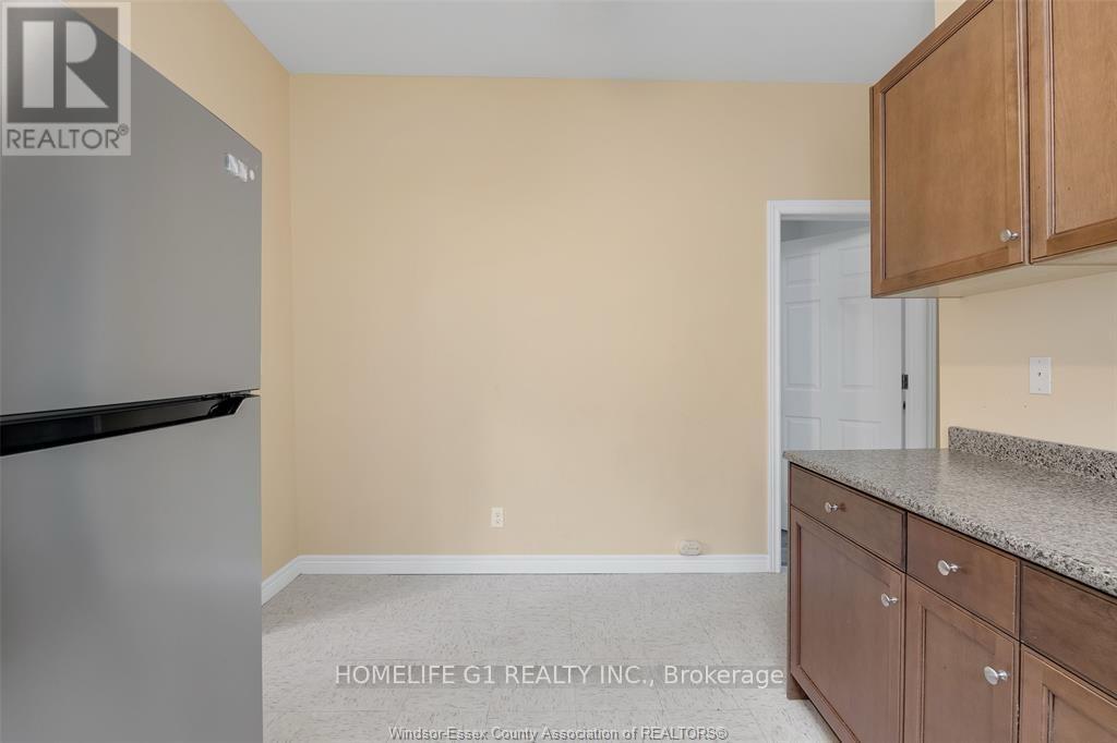 496 Caron Avenue, Windsor, Ontario  N9A 5B4 - Photo 18 - X12337709