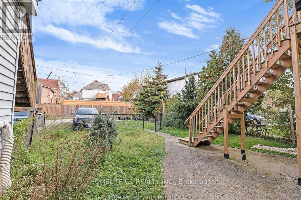 496 Caron Avenue, Windsor, Ontario  N9A 5B4 - Photo 3 - X12337709