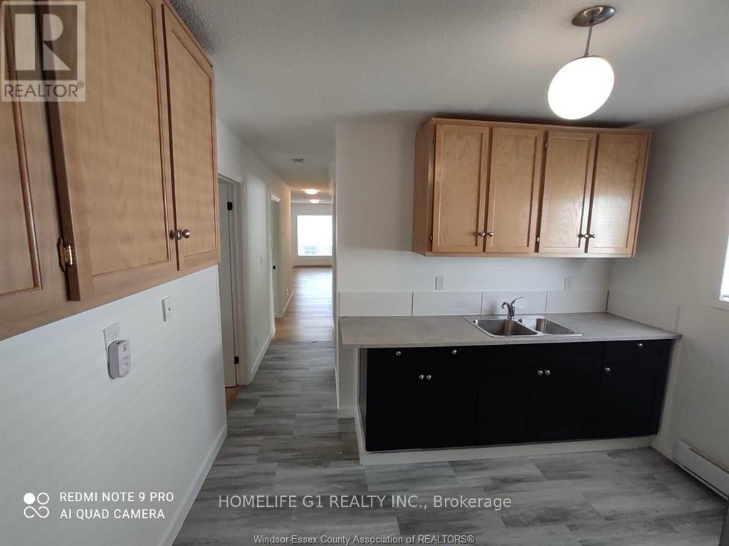 496 Caron Avenue, Windsor, Ontario  N9A 5B4 - Photo 4 - X12337709