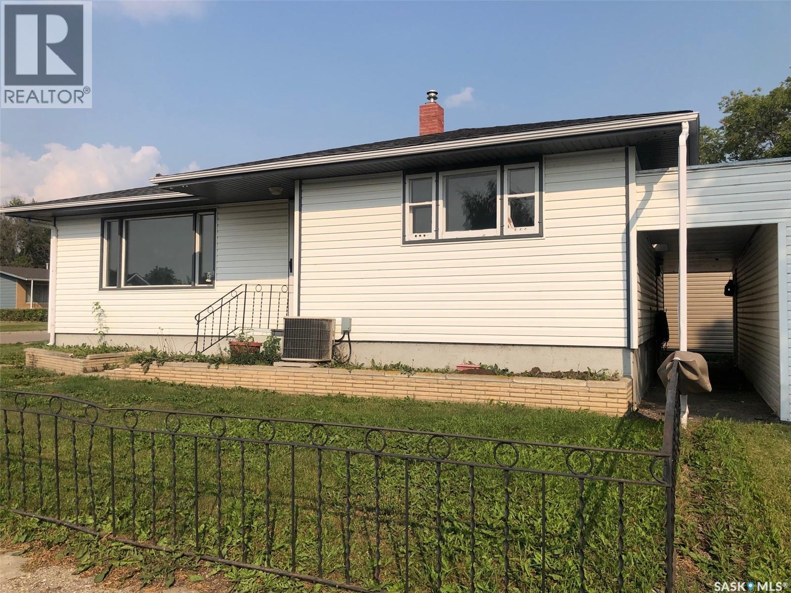 303 Fourth Avenue E, Canora, Saskatchewan  S0A 0L0 - Photo 2 - SK015288