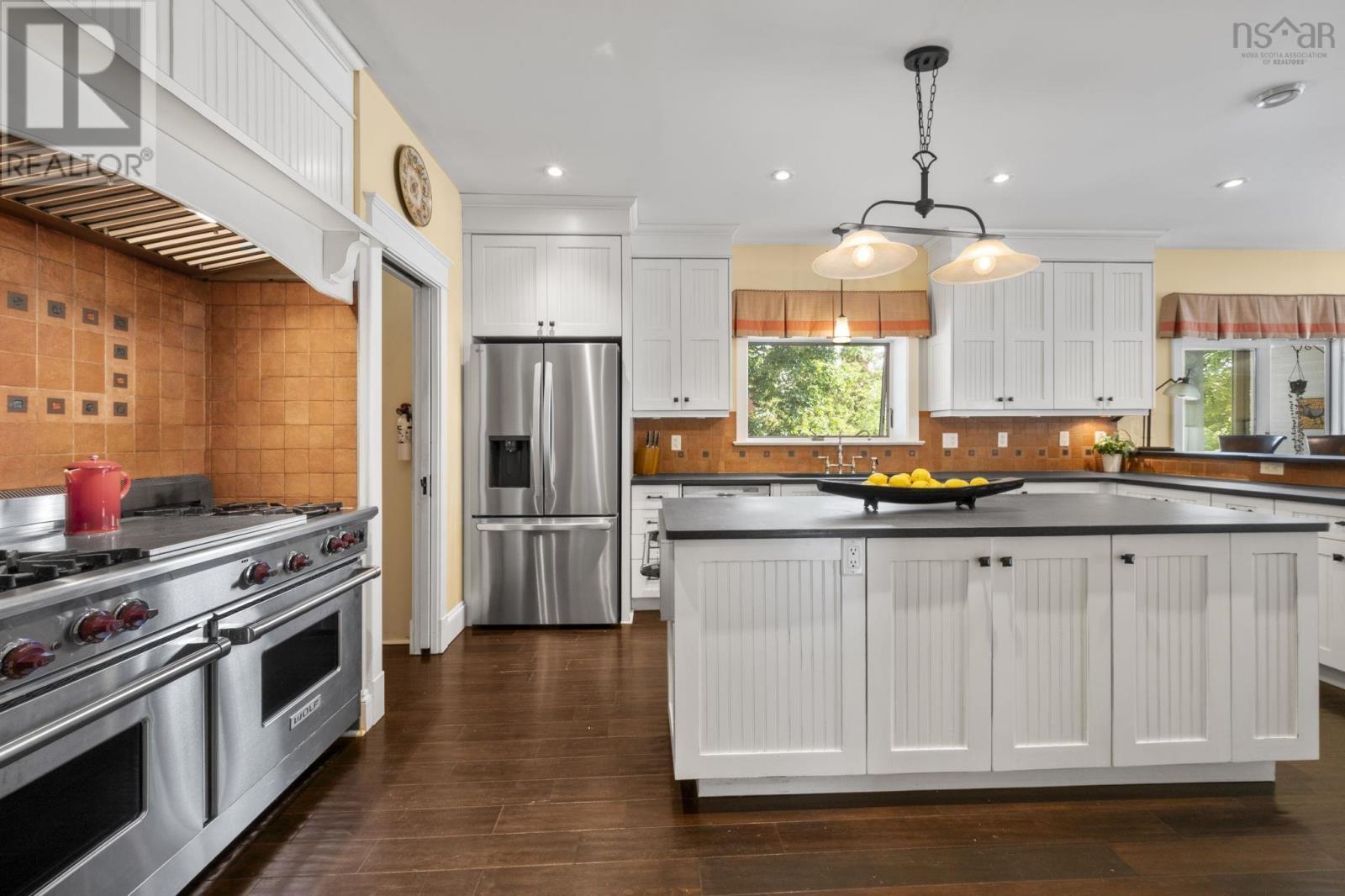 5954 Mcculloch Court, Halifax, Nova Scotia  B3H 4S9 - Photo 25 - 202520225