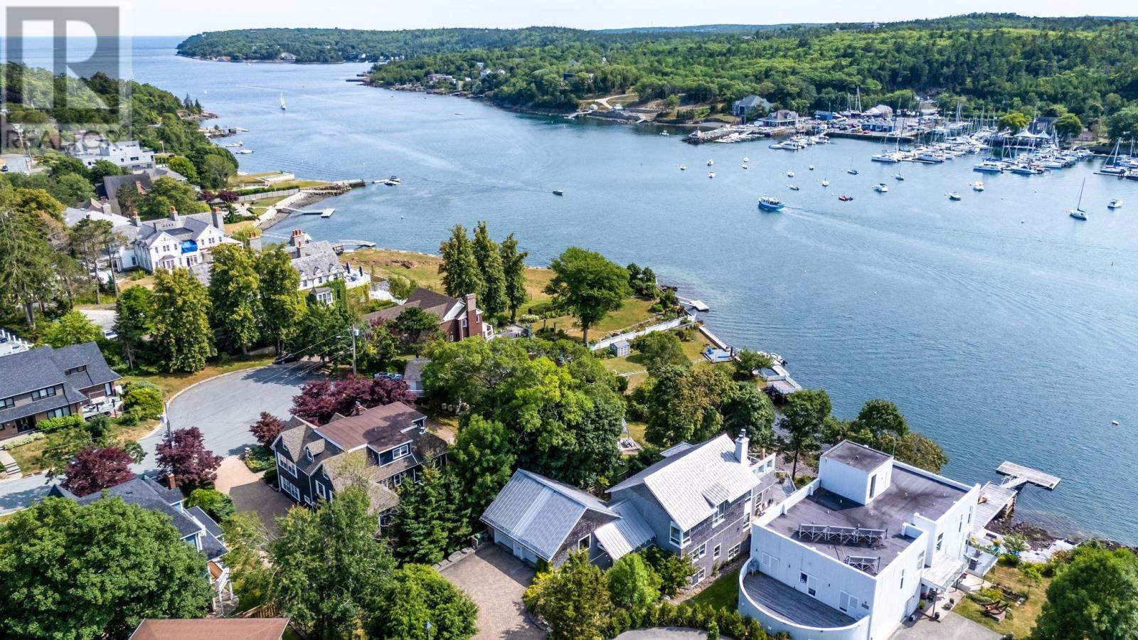 5954 Mcculloch Court, Halifax, Nova Scotia  B3H 4S9 - Photo 4 - 202520225