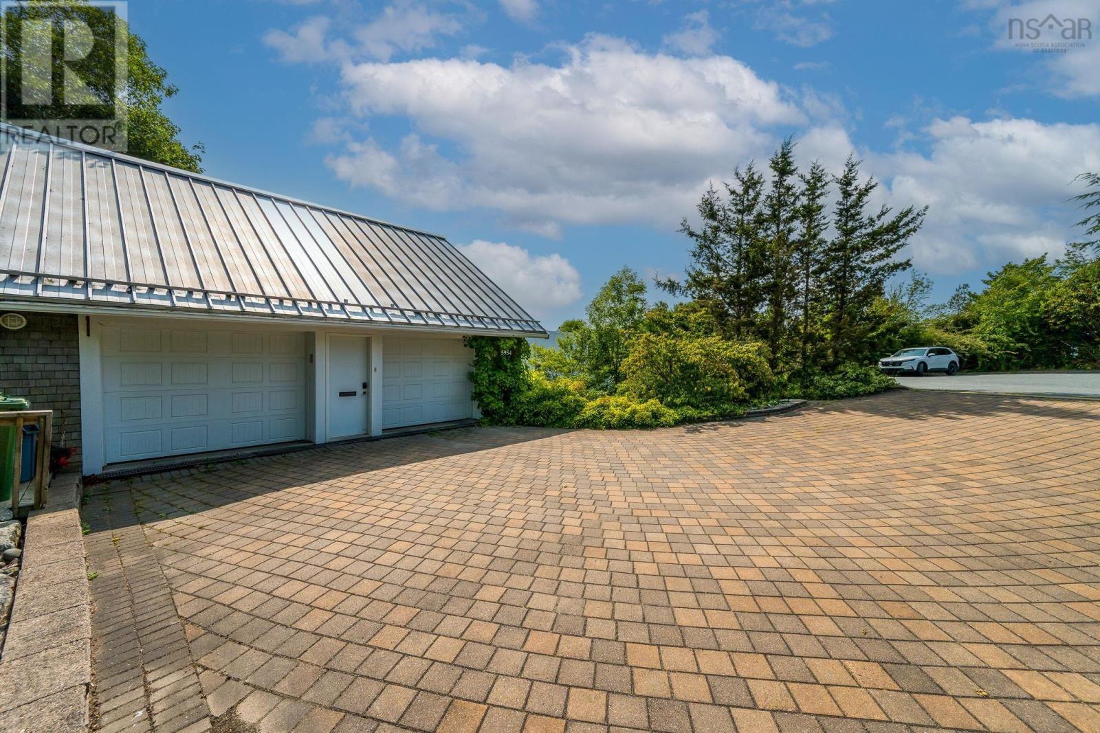 5954 Mcculloch Court, Halifax, Nova Scotia  B3H 4S9 - Photo 10 - 202520225