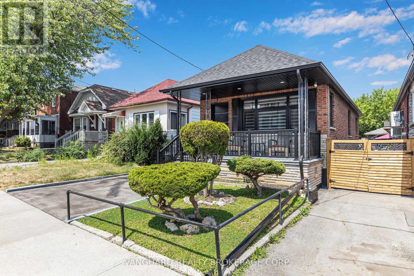 Property at 220 BELGRAVIA AVENUE image 2