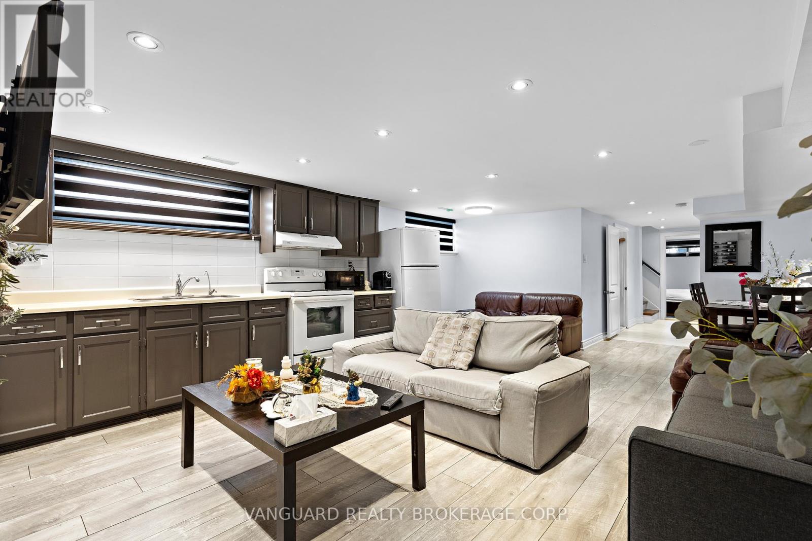 220 Belgravia Avenue, Toronto, Ontario  M6E 2M8 - Photo 27 - W12337749
