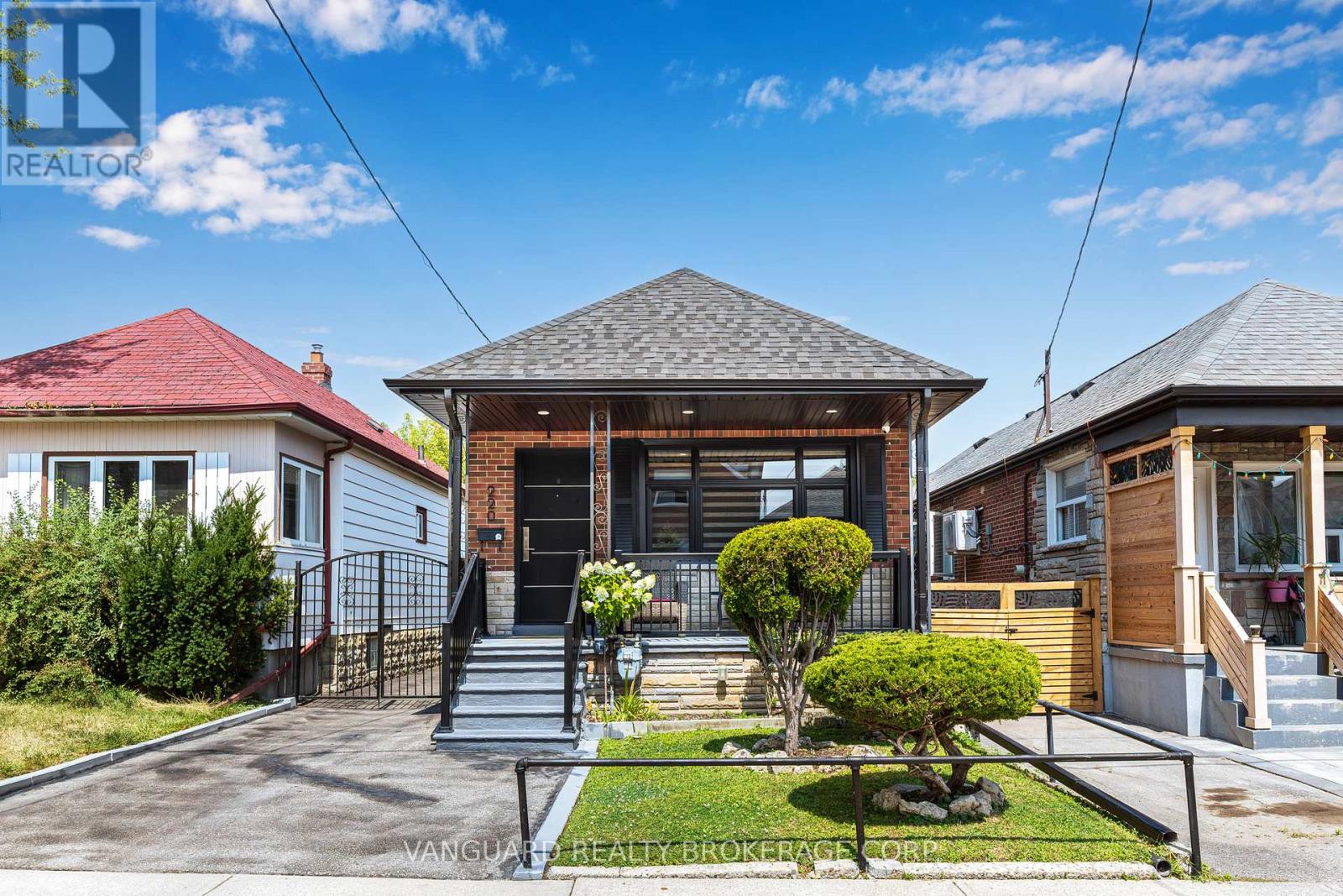 Property at 220 BELGRAVIA AVENUE image 3