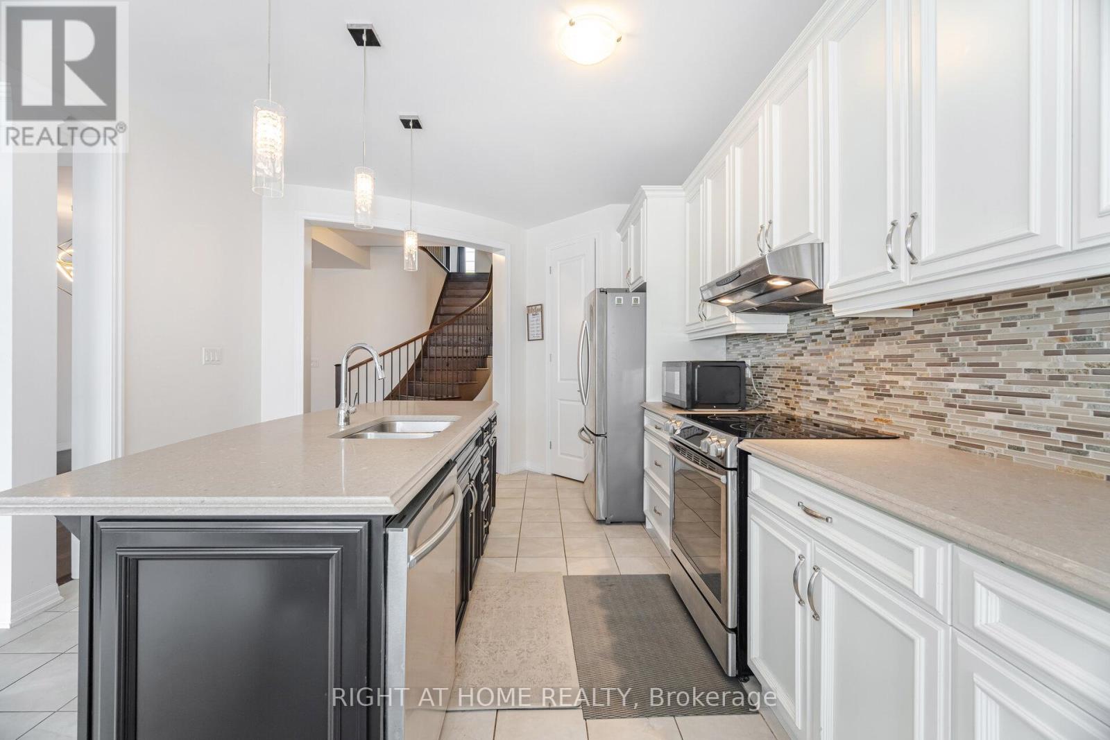 3168 Preserve Drive, Oakville, Ontario  L6M 0V9 - Photo 12 - W12337814
