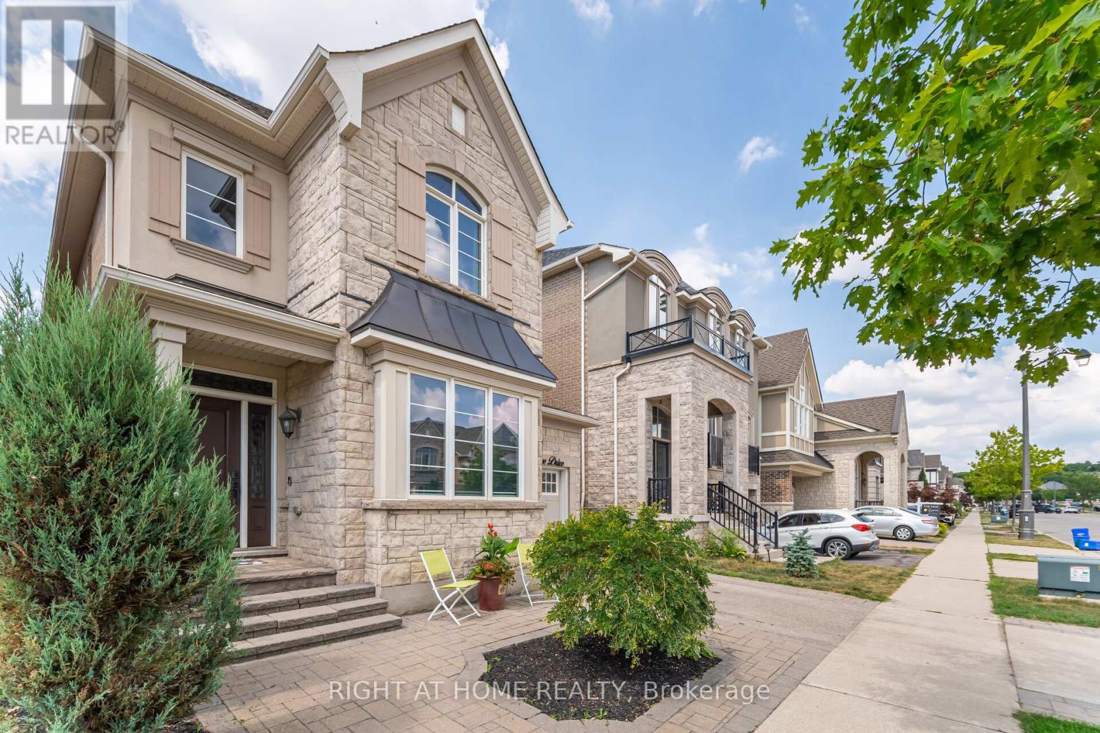 3168 Preserve Drive, Oakville, Ontario  L6M 0V9 - Photo 2 - W12337814
