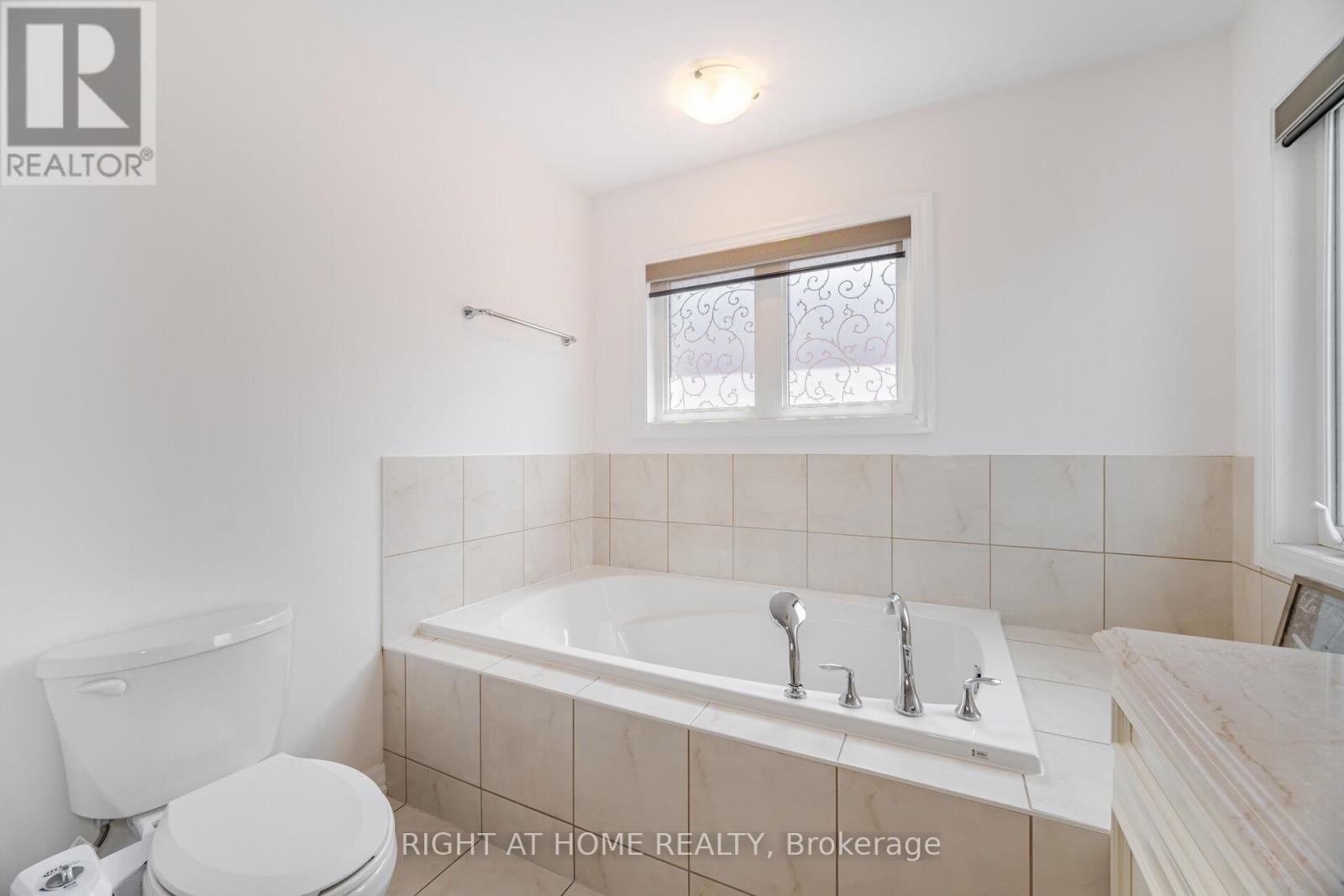 3168 Preserve Drive, Oakville, Ontario  L6M 0V9 - Photo 32 - W12337814